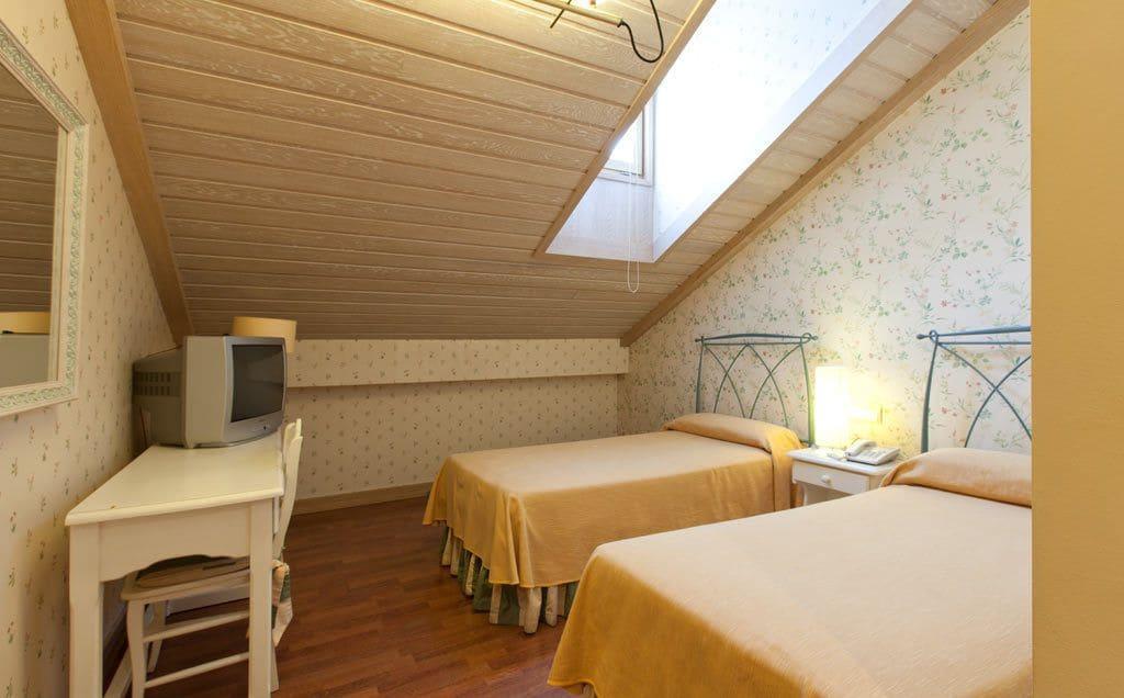 Hotel Azofra 3*