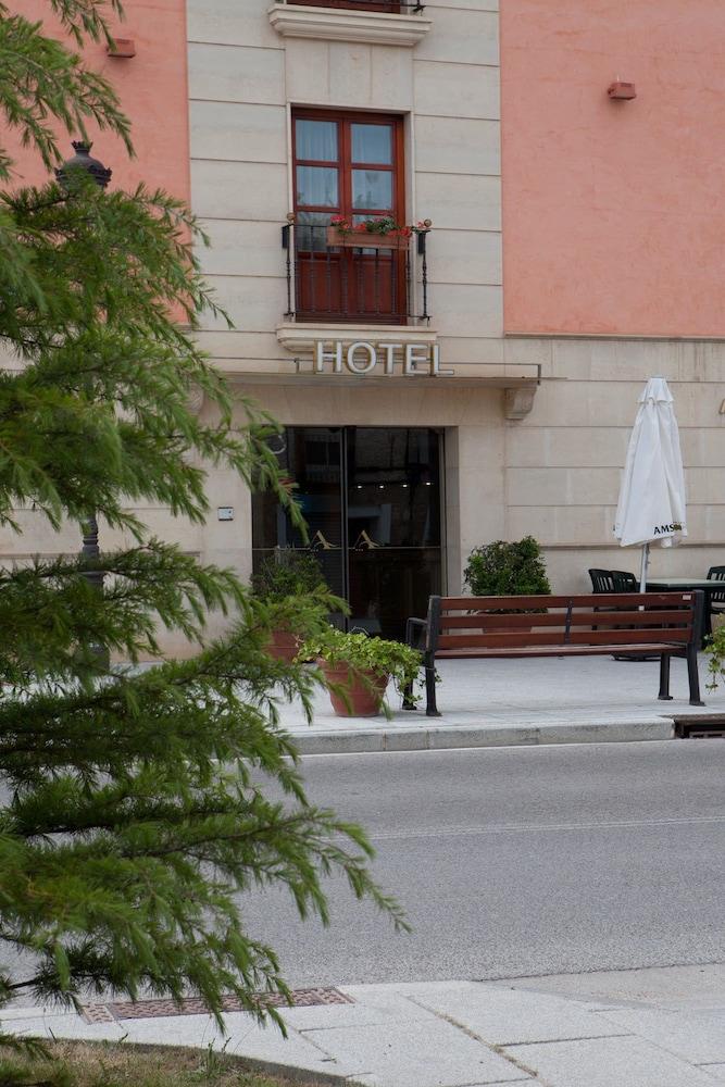 Azofra Hotel 3*